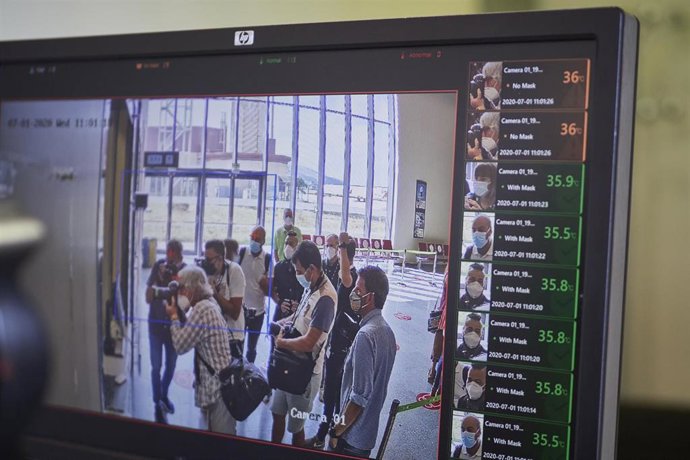 Sistema de control de temperatura mediante cámaras termográficas en el Aeropuerto de Pamplona