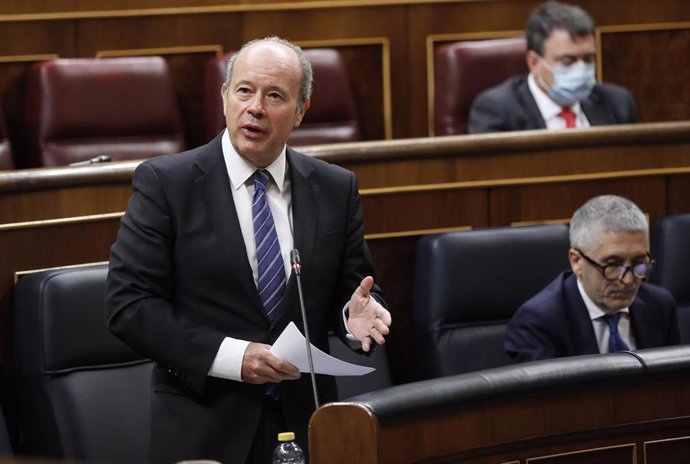 El ministro de Justicia, Juan Carlos Campo, responde a una pregunta durante una sesión de control al Gobierno en el Congreso de los Diputados tras el estado de alarma, en Madrid (España)