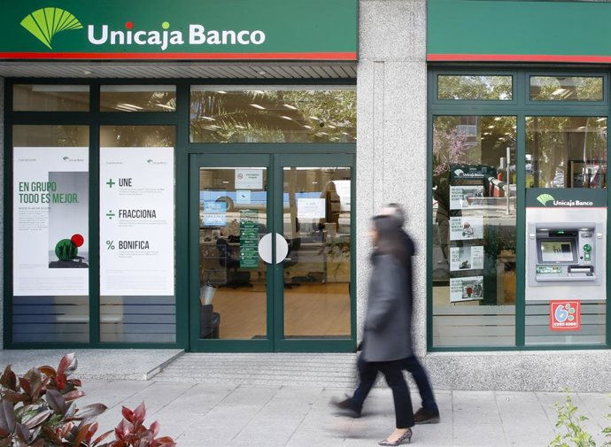 Imagen de archivo de una sucursal de Unicaja Banco.