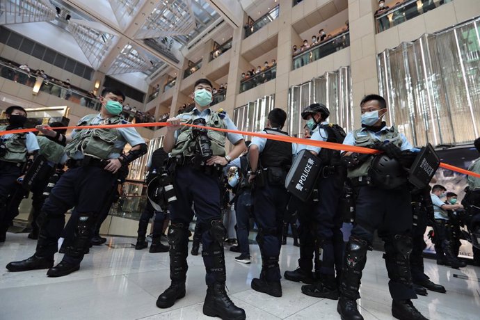 AMP4.- China.- Más de 180 arrestados en Hong Kong en el primer día de la polémic