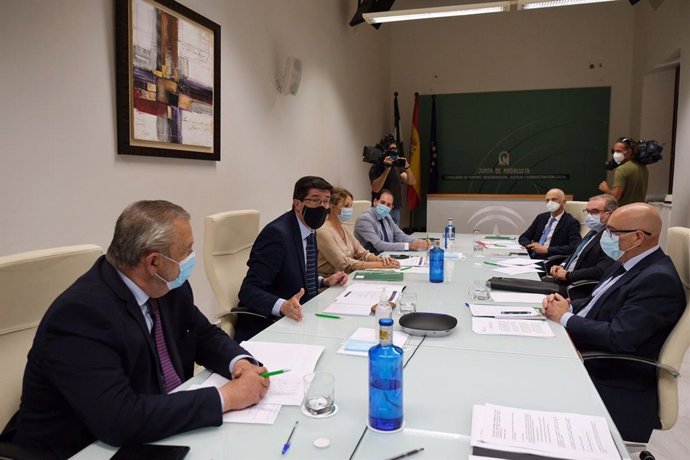 Reunión del vicepresidente de la Junta de Andalucía y consejero de Turismo, Regeneración, Justicia y Administración Local, Juan Marín, con el Consejo Andaluz de Colegios de Abogados.