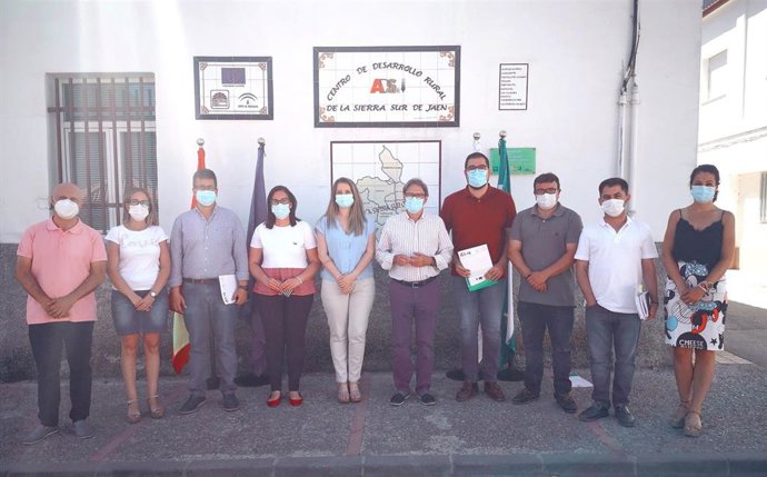 Representantes de los diez municipios de la comarca de la Sierra Sur de Jaén