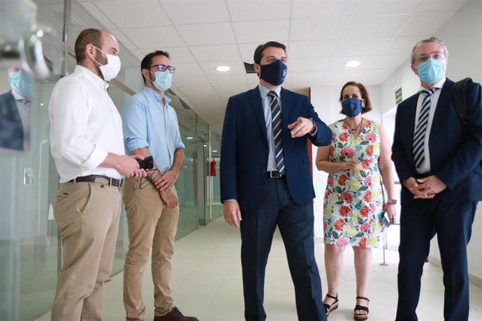 Bellido (centro), durante la presentación del acuerdo con Prode.