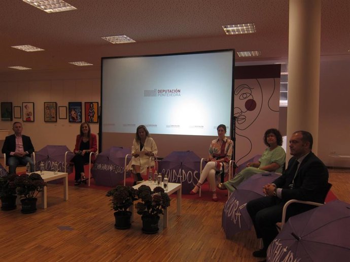 Enrique Mallón,  María Elena Cartea, Carmela Silva, Victoria Besada, Ana Belén Valiño y Ángel Piñeiro durante el acto