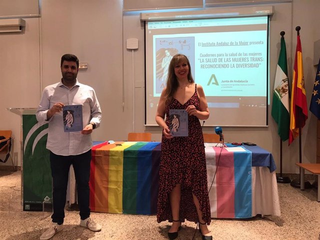 La asesora de programa del Centro Provincial de la Mujer en Córdoba, Lourdes Arroyo, presenta 'La salud de las mujeres trans: reconociendo la diversidad'