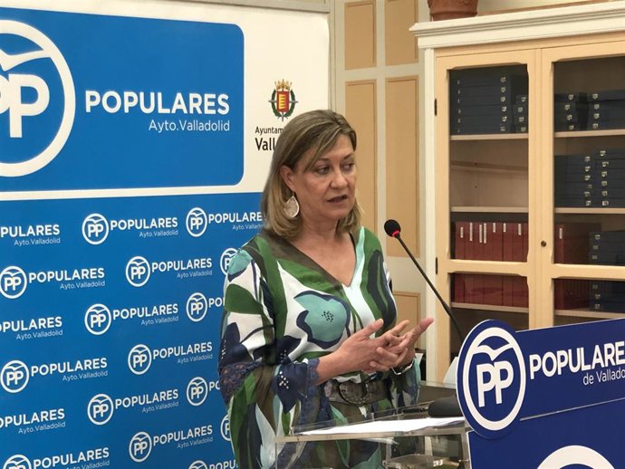 La portavoz del Grupo Municipal Popular, Pilar del Olmo, en rueda de prensa.