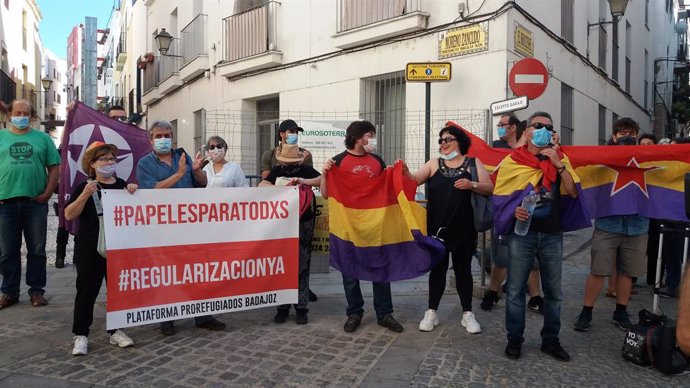 Colectivos antimonárquicos protestan en Badajoz con motivo de la visita del Rey 