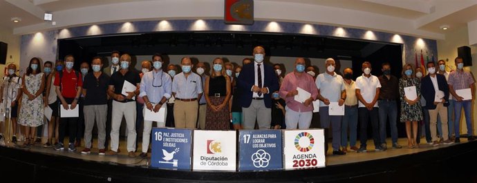 El presidente de la Diputación, Antonio Ruiz (centro), junto a los representantes de las entidades firmantes