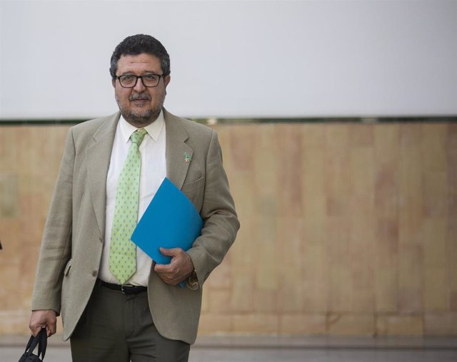 Serrano dejará de ser el portavoz de Igualdad de Vox en el Parlamento andaluz y asumirá la portavocía de Justicia