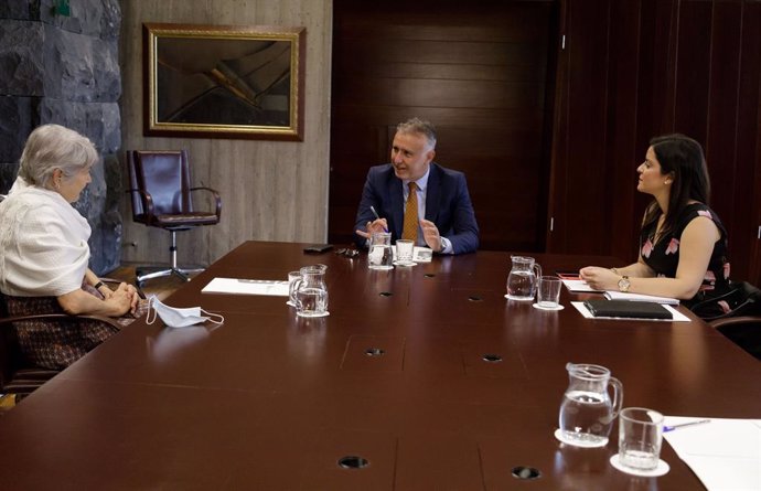 El presidente de Canarias, Ángel Víctor Torres, y la consejera de Turismo, Yaiza Castilla, se reúnen con la CEO de RiU, Carmen Riu
