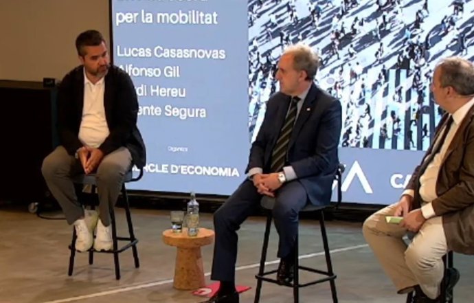 El responsable de Seat Mó, Lucas Casasnovas; el teniente de alcalde del Ayuntamiento de Bilbao, Alfonso Gil, y el presidente de Idencity y exalcalde de Barcelona, Jordi Hereu, este miércoles