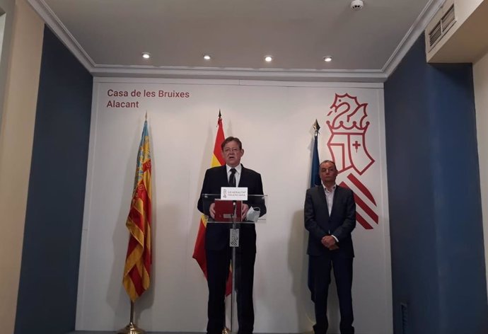 Ximo Puig y Salvador Navarro en la Casa de les Bruxies.
