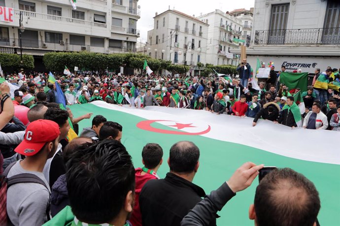 Argelia.- Un tribunal condena por corrupción a dos ex primeros ministros y al an