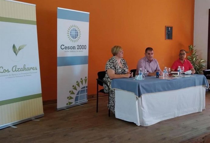 Acuerdo entre el Ayuntamiento de Jabugo y la Asociación Azahares.