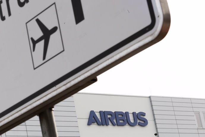 FILED - 07 March 2018, Bremen: A general view of Airbus logo displayed on the company's building. Photo: Mohssen Assanimoghaddam/dpa