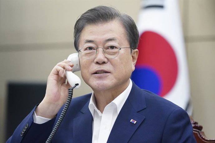 Corea.- Moon expresa su deseo de que Trump se reúna con Kim antes de las preside