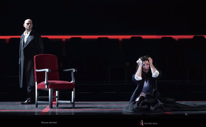 El Teatro Real de Madrid ha reabierto sus puertas este miércoles, 1 de julio, con una versión de concierto semiescenificada de 'La Traviata' de Giuseppe Verdi. Imagen del foso