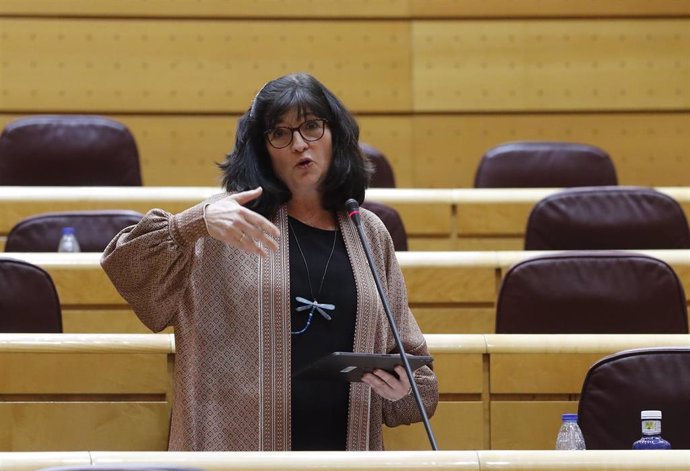 La senadora de Adelante Andalucía, Pilar González Modino, interviene en la Comisión General de Comunidades Autónomas celebrada en el Senado este jueves a cuenta de la gestión de la pandemia de la COVID-19, en Madrid (España), a 30 de abril de 2020.
