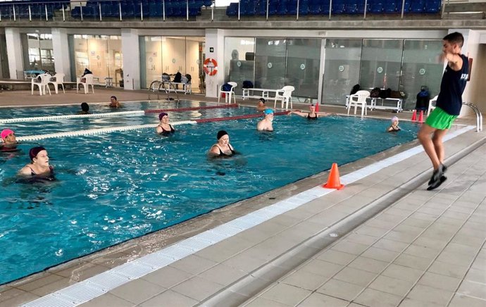 Actividad en una piscina del IME