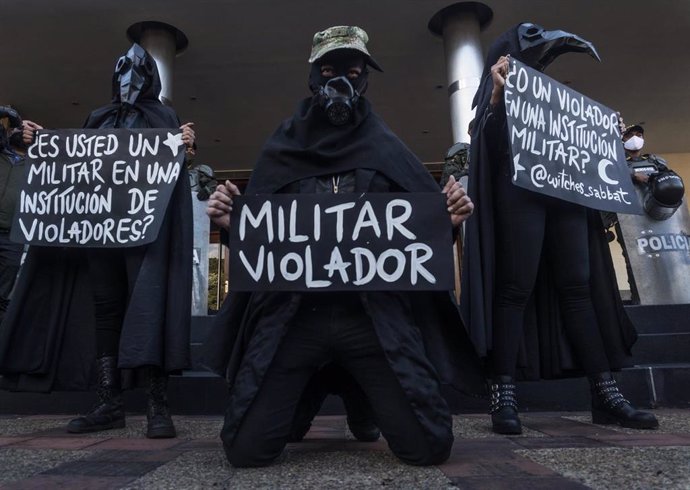 Protesta en Bogotá por la supuesta violación de una niña indígena por parte de militares