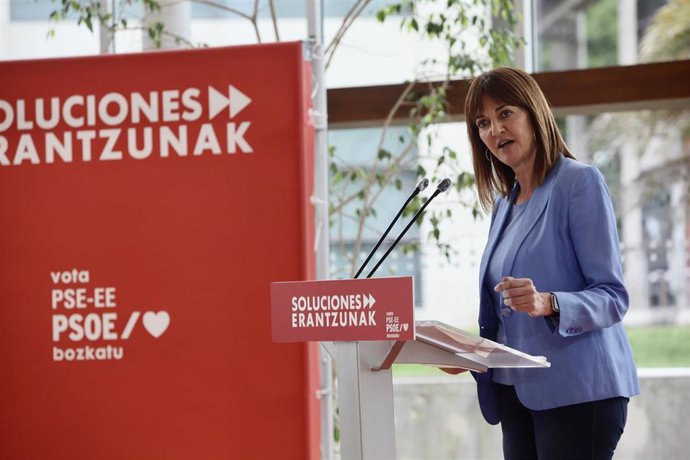 La candidata socialista a lehendakari de los comicios vascos del 12 de julio, Idoia Mendia, durante su intervención en un acto electoral del PSE-EE