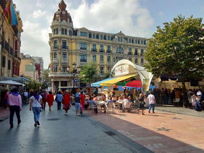 Chiringuitos en la edición de 2018 de las Fiestas de San Mateo en Oviedo.