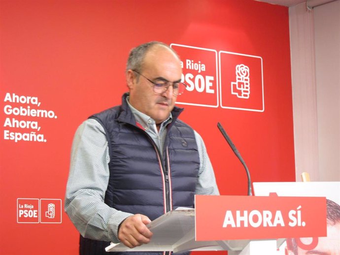 El candidato al Senado, Pedro Montalvo, en comparecencia de prensa