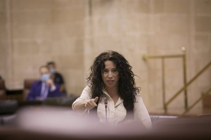 La consejera de Igualdad, Rocío Ruiz,  durante su intervención en la continuación del pleno tras la sesión de control del Parlamento de Andalucía. En Sevilla (Andalucía, España), a 18 de junio de 2020.