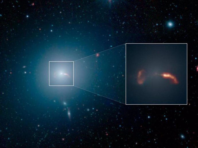 Mágenes de Spitzer de la galaxia M87