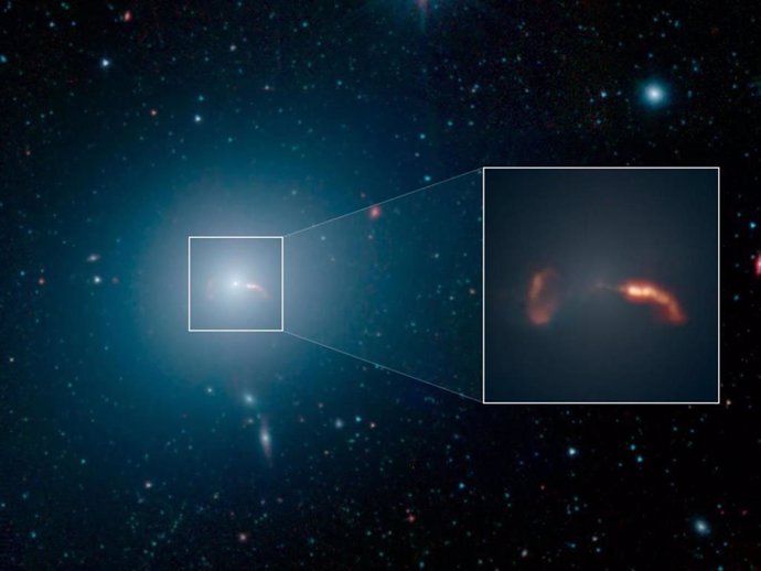 Revelada la estructura del famoso chorro de materia de M87, la galaxia más brill
