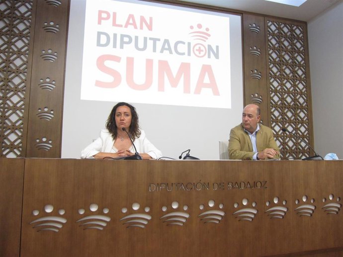 La vicepresidenta segunda de la Diputación de Badajoz, Virginia Borrallo, y el diputado del Área de Desarrollo Rural y Sostenibilidad, Lorenzo Molina