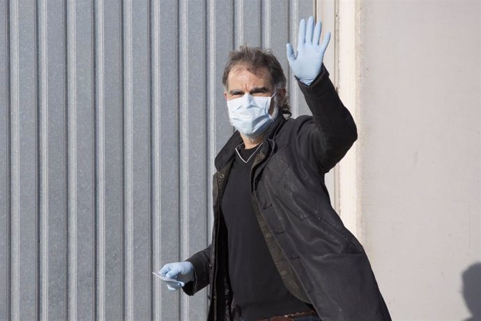 El presidente de mnium, Jordi Cuixart, a su llegada a su fábrica de Sentmenat (Barcelona), que forma parte de la cadena de servicios esenciales durante la pandemia de coronavirus.