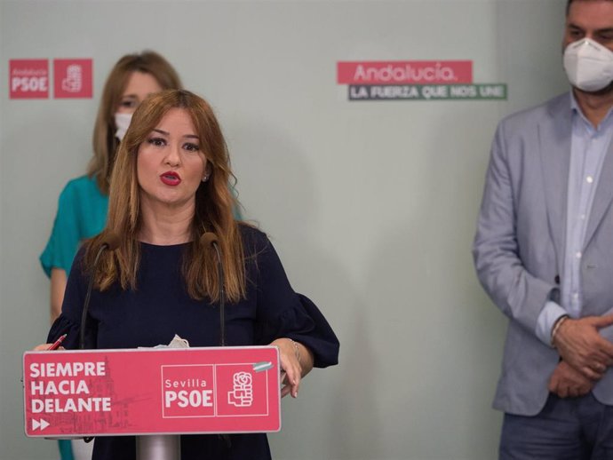 La secretaria general del PSOE-Sevilla, Verónica Pérez, en rueda de prensa.