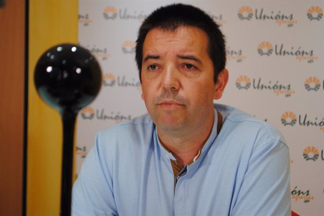 El responsable de Servicios de Unións Agrarias (UUAA), Óscar Pose, durante la rueda de prensa