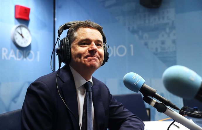 09 October 2019, Ireland, Dublin: Irish Finance Minister Paschal Donohoe sits at an RTE studio ahead of the Today with Sean O'Rourke show to take calls from the public on Budget 2019. Photo: Brian Lawless/PA Wire/dpa