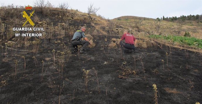 La Guardia Civil detiene a dos personas por un delito de incendio forestal en Gran Canaria