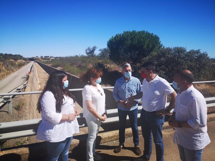 El coordinador del Grupo Parlamentario Socialista onubense, el senador Amaro Huelva, portavoz de Agricultura en la Cámara Alta, en su visita a la zona donde se ubica el Túnel de San Silvestre.