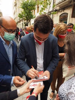 El candidato del PSdeG a la Presidencia de la Xunta, Gonzalo Caballero, en el acto en Ourense