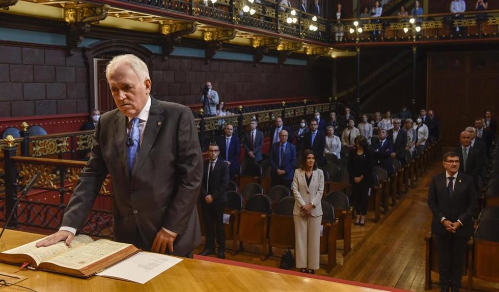 El rector de la Universidad de Deusto, José María Guibert, jura su cargo