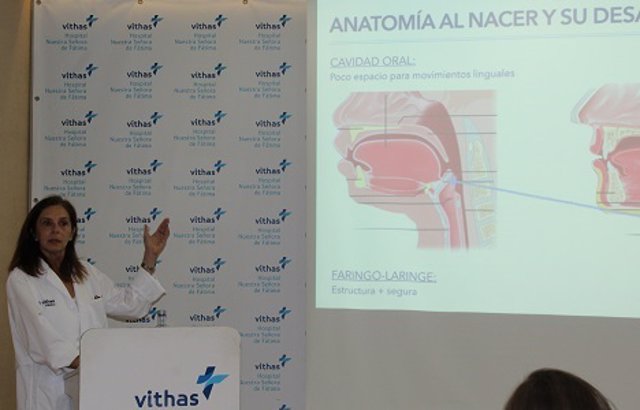 La coordinadora de la Unidad de Disfragia del Hospital Vithas Fátima de Vigo, Nieves Rodríguez Acevedo, durante la presentación de esta área