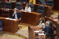 La Asamblea pide por unanimidad medicalizar residencias, contratar personal y test para los mayores