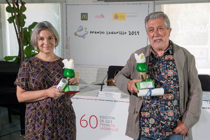 Jordi Serra i Fabra y Carmen López, ganadores de los Premios Lazarillo 2019