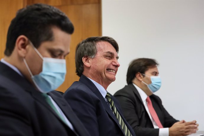 Coronavirus.- Bolsonaro asegura que vetó algunos puntos del proyecto de ley que 