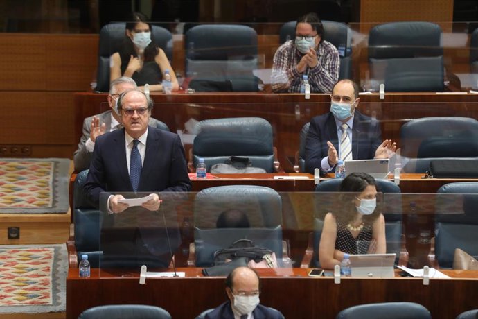 El portavoz del PSOE en la Asamblea de Madrid, Ángel Gabilondo, realiza una pregunta durante la sesión de control al Gobierno en la Asamblea de Madrid, en Madrid (España), a 2 de julio de 2020.