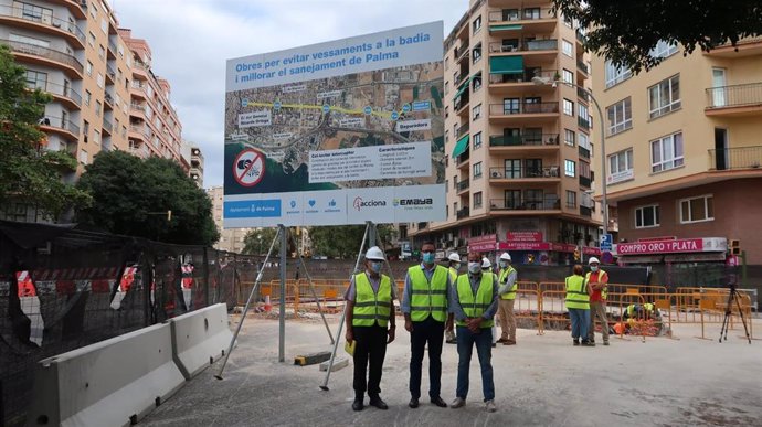 (D-I) El Conseller De Medio Ambiente Y Territorio, Miquel Mir, El Alcalde De Palma, José Hila, Y El Presidente De EMAYA, Ramón Perpiny, Durante La Visita De Obras.