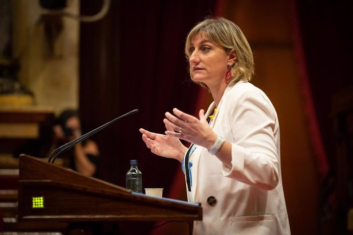 La consellera de Salud de la Generalitat, Alba Vergés, interviene en una sesión plenaria en el Parlament en la que se debate la gestión de la crisis sanitaria del Covid-19, en Barcelona, Catalunya (España), a 1 de julio de 2020.