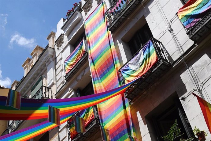 La bandera arcoiris en la celebración del Orgullo Gay en Madrid