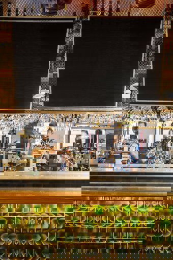 Camareros con Kits higiénico-sanitario