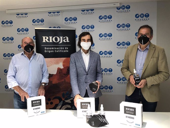 Iñaki Illarramendi, vicepresidente Ejecutivo de Hostelería Gipuzkoa, Iñigo Tapiador, director de Marketing del Consejo Regulador de la DOCa Rioja, y Kino Martínez, Secretario General de Hostelería Gipuzkoa.