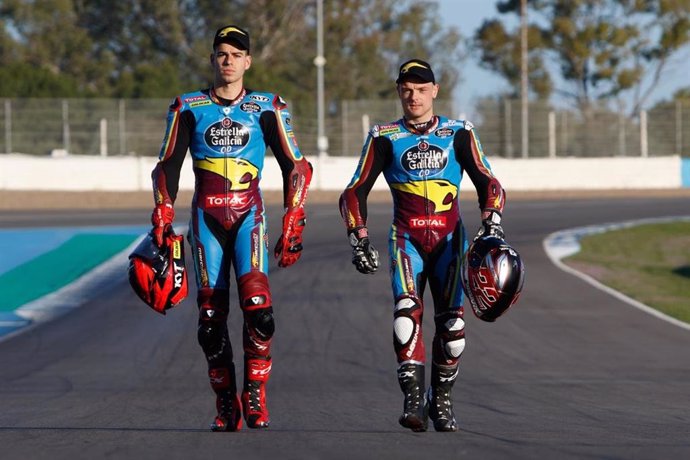 Los pilotos Augusto Fernánez y Sam Lowes, del Estrella Galicia 0,0 Marc VDS de Moto2